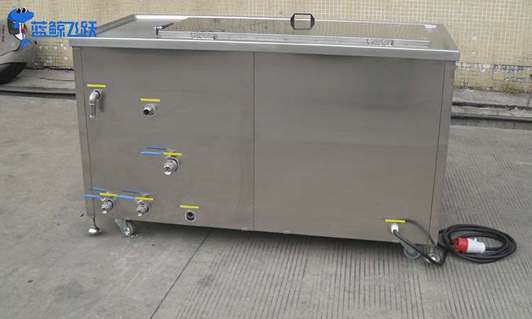 发动机缸盖等箱类零件青青草网站下载