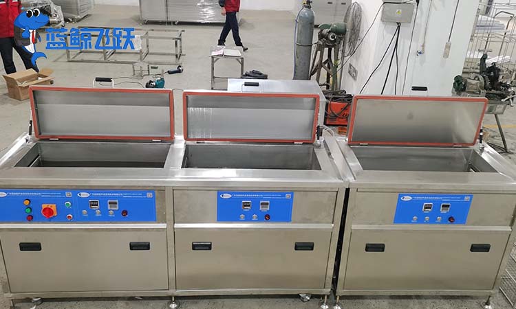 青青草网站下载在电子行业的应用，如何清洁电子元器件？