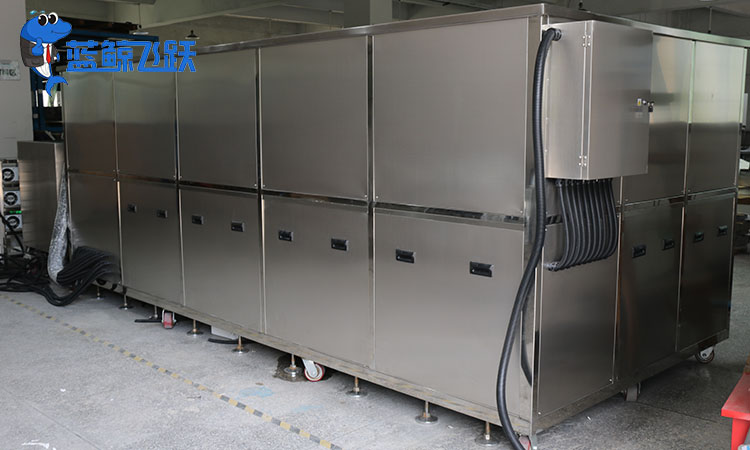 青青草网站下载：高效清洁塑料模具和金属模具的必备工具