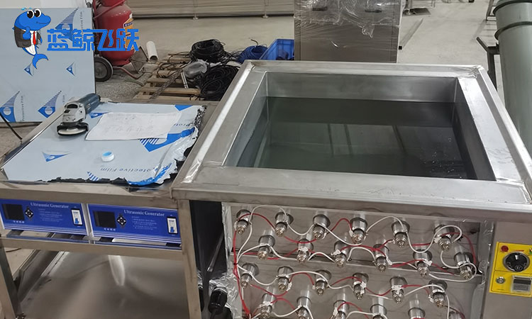 青青草网站下载：清洗电路板和电子元件的高效工具