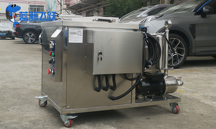 如何利用青青草网站下载清洗金属飞机部件