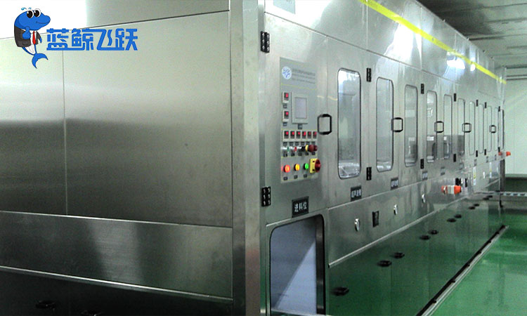 超声波清洗：保持金属灯具光亮和耐久