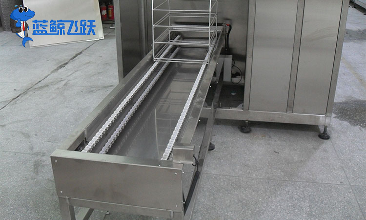 化学储存槽清洗：青青草网站下载的精密保障