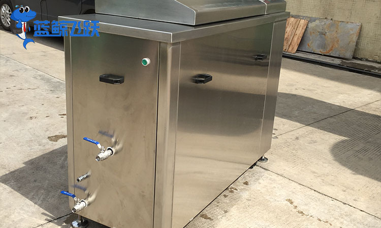 青青草网站下载在电路连接器清洗中的专业应用