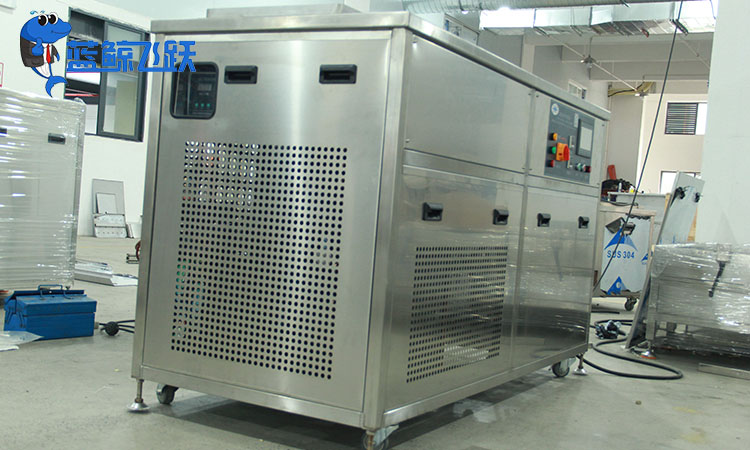 半自动青青草网站下载：现代工业清洗的高效解决方案