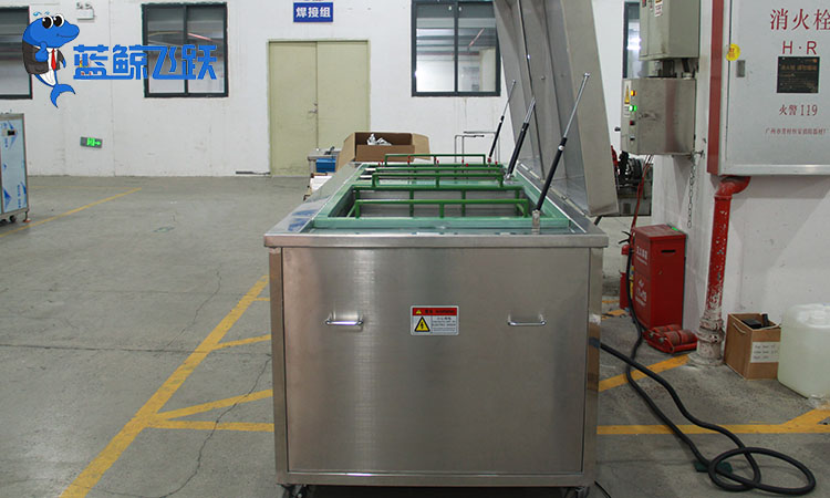 青青草网站下载清洗眼镜的液体选择与使用指南