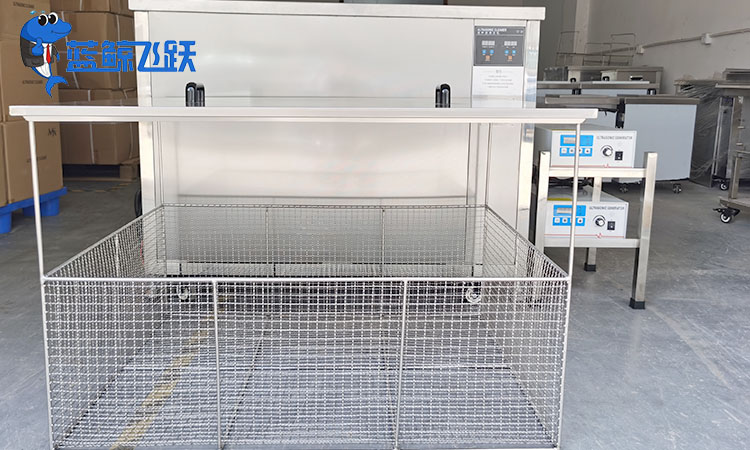 珠宝青青草网站下载加什么液体？有效清洁珠宝的选择与方法