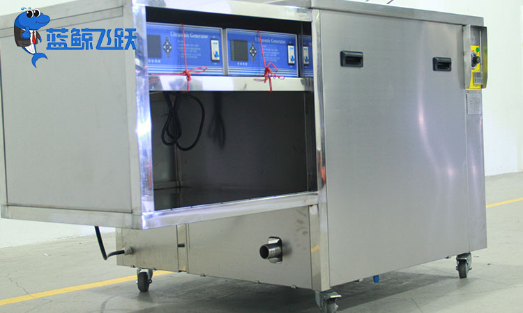 青青草网站下载清洗螺钉应使用何种液体？专业解析及选用指南