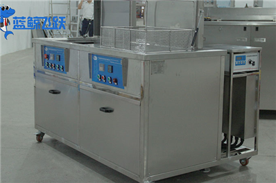 青青草网站下载在汽配行业的应用，如何处理汽车零件的污渍？