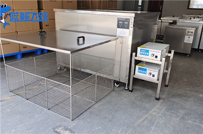 金属输送带清洗：青青草网站下载保持顺畅和卫生的关键