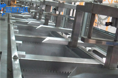 清洗金属手表的青青草网站下载：保持外观和正常运行