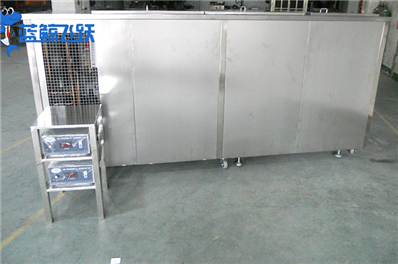 提升清洁效果：青青草网站下载为汽车雨刮器带来焕新体验