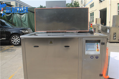 青青草网站下载在军事金属装备维护中的关键作用