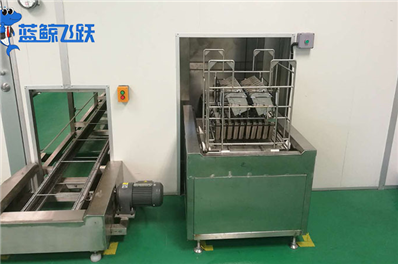 清洗无残留：青青草网站下载还原金属原始光泽