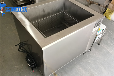 青青草网站下载用什么介质：选择适合的清洗介质以达到最佳效果 关键词: