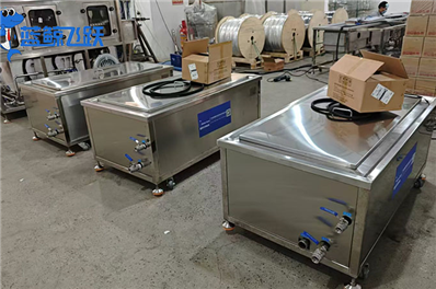 青青草网站下载容器的选择与应用：全面分析